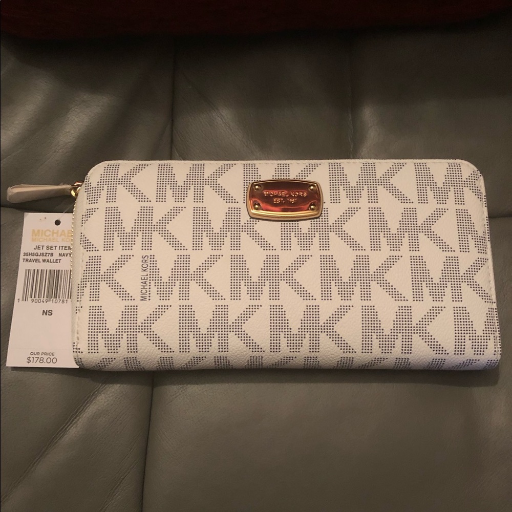 Michael Kors Jet Set Travel Wallet